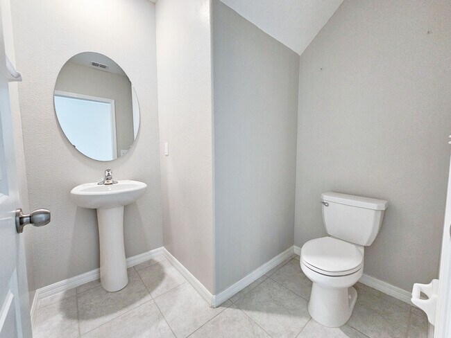 Building Photo - 10520 Strawberry Tetra Dr