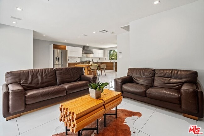 Building Photo - 22263 Buenaventura St