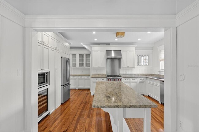 Building Photo - 3003 W Harbor View Ave