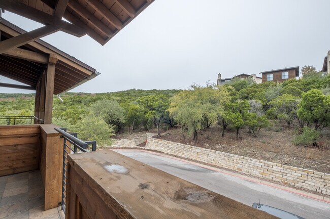Building Photo - Beautiful 2 Bedroom, 2.5 Bath Townhome in Northwest Austin