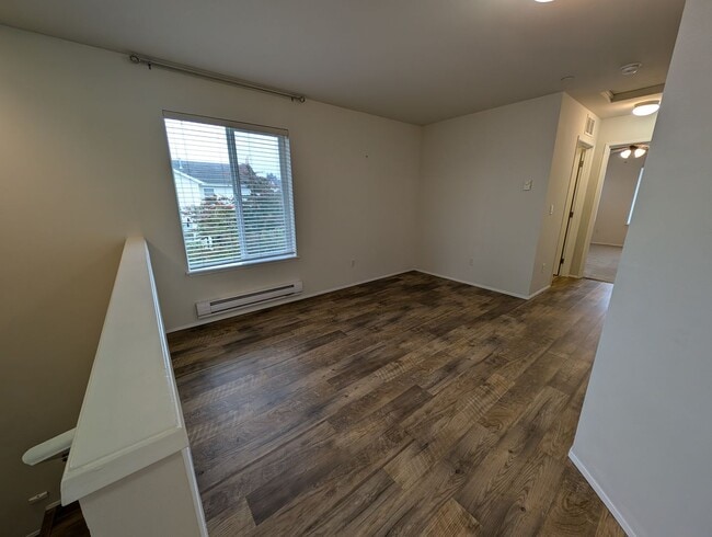 Building Photo - Corner lot 3 bed, 2.5 bath DuPont home!