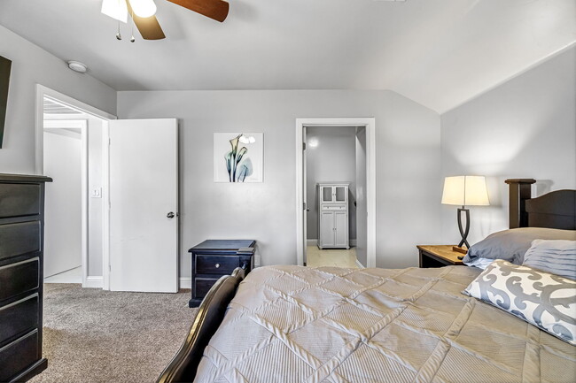 Building Photo - 4134 N Maroa Ave