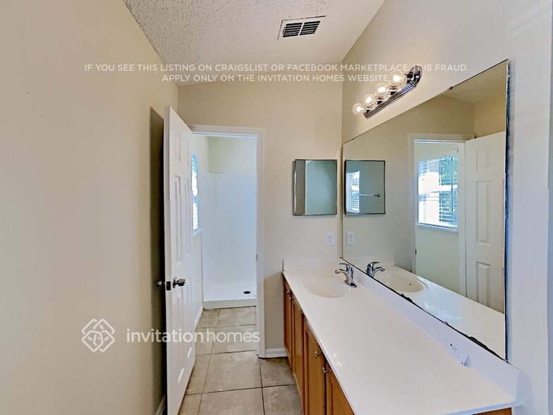 Building Photo - 233 Pleasant Gardens Dr