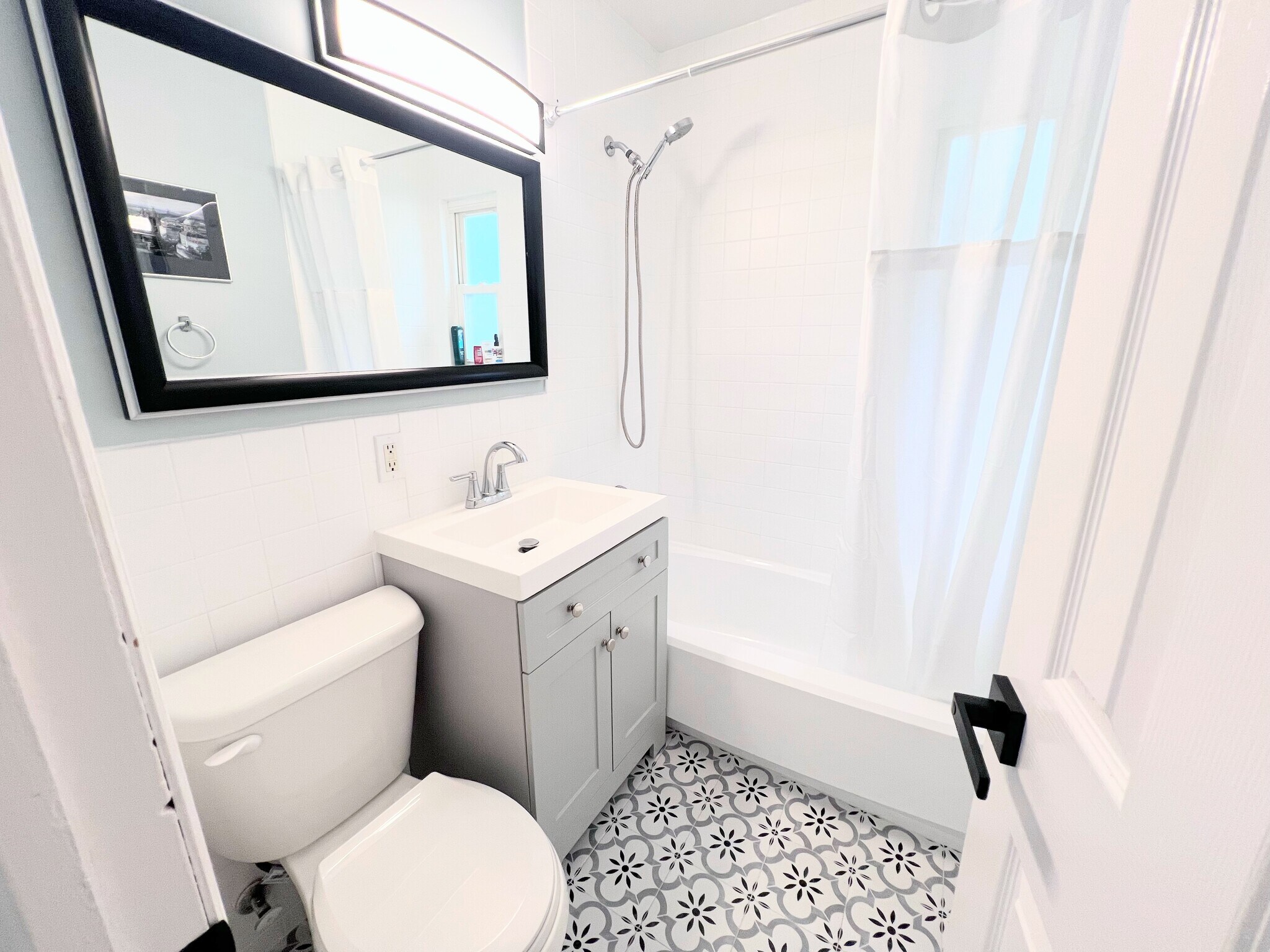 Main floor full bath - 15 Andover Pl