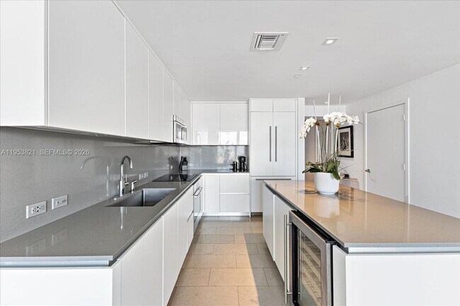 Building Photo - 88 SW 7th St