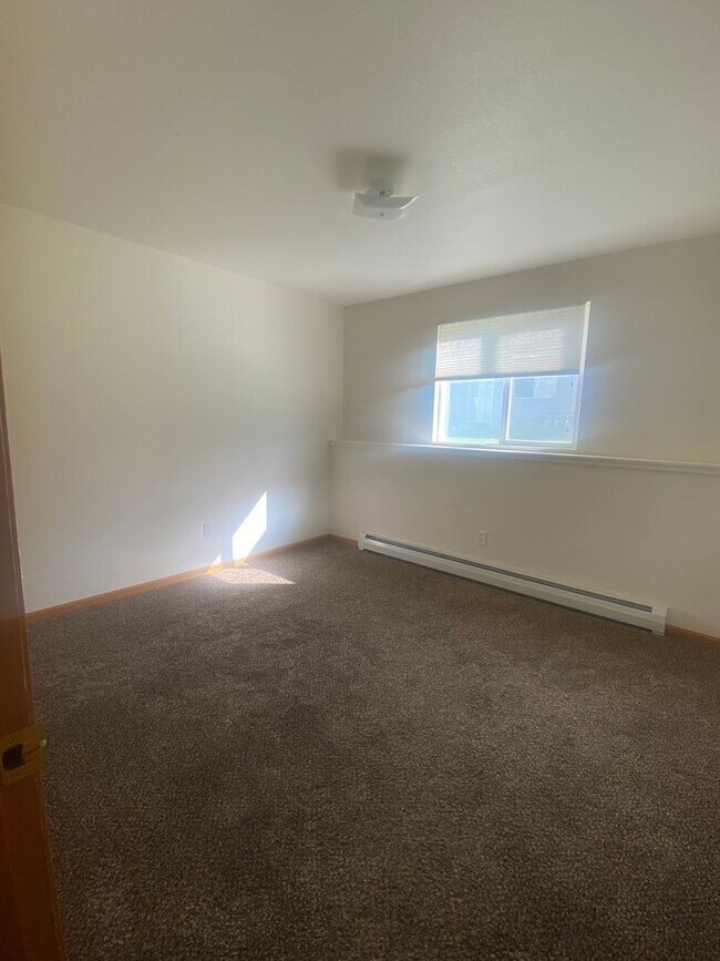 Building Photo - 212 Quinella St