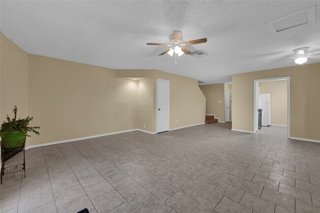 Building Photo - 8405 Wilcrest Dr