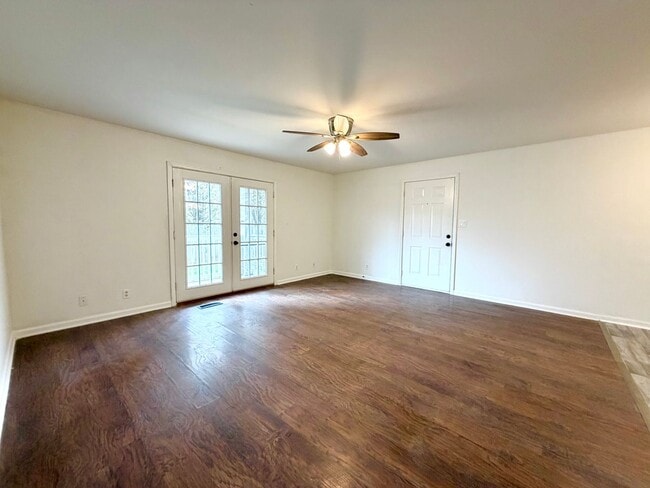 Building Photo - 402 Jack Miller Blvd