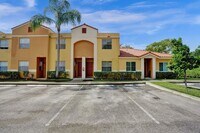 Building Photo - Townhouse with 2 Beds, 2.5 Baths, In-Unit ...