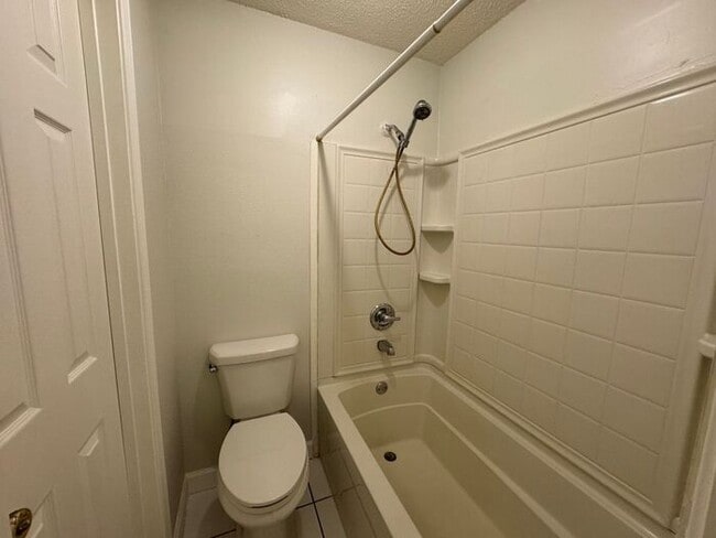 Building Photo - Gulf Breeze - Greenbriar Estates - 2 bedro...