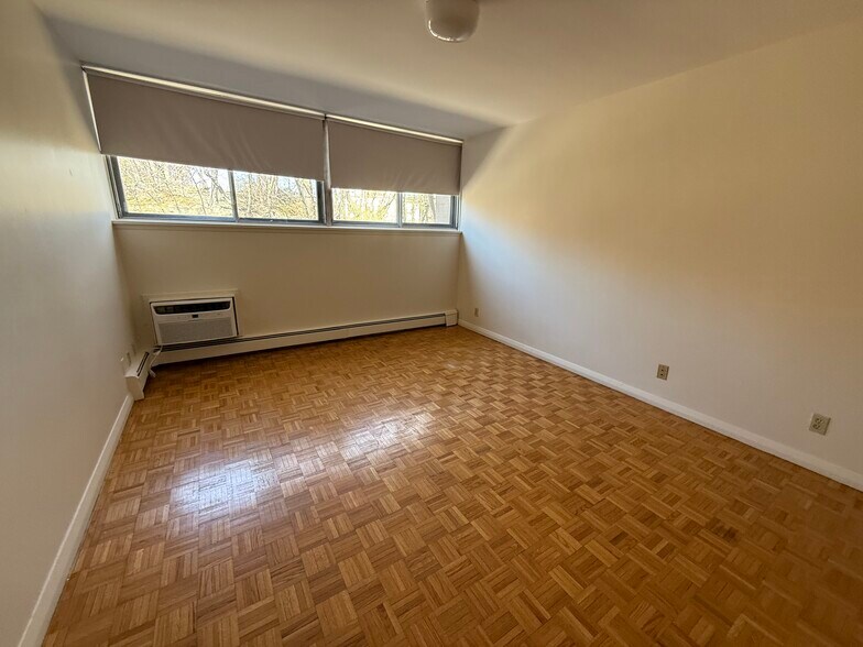 Building Photo - 165 Chiswick Rd