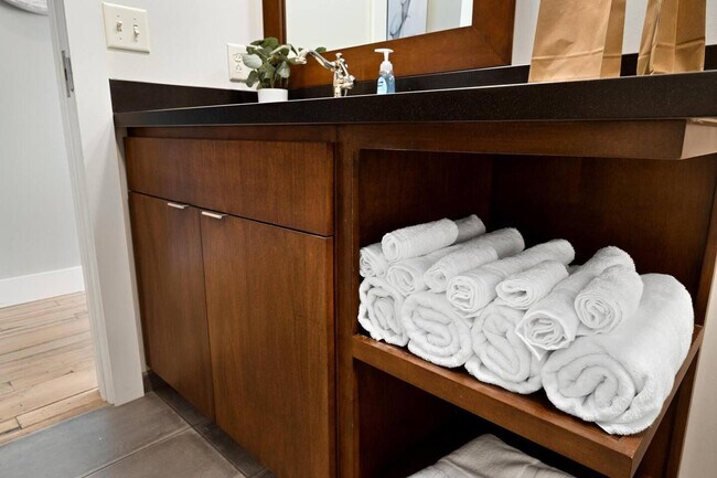 Building Photo - 1220 SW Washington St