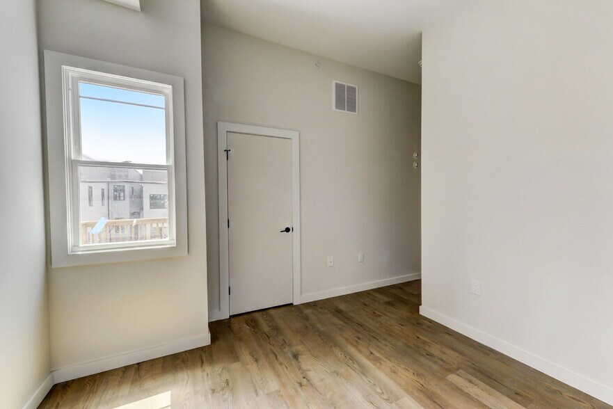 Building Photo - 619 N 35th St