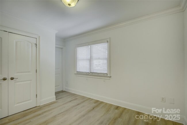 Building Photo - 448 N Summit Ave