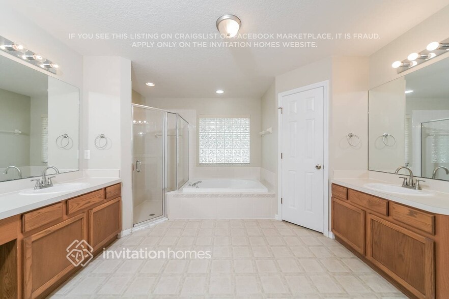 Building Photo - 13343 Biscayne Dr