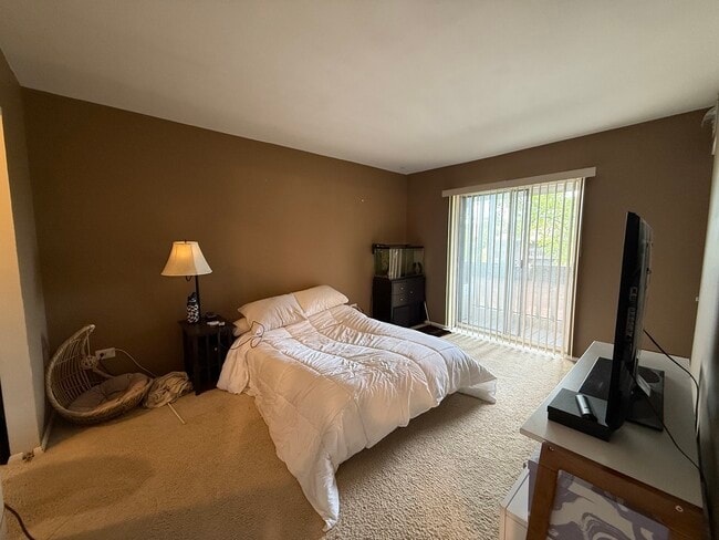 Building Photo - 6105 Knoll Valley Dr