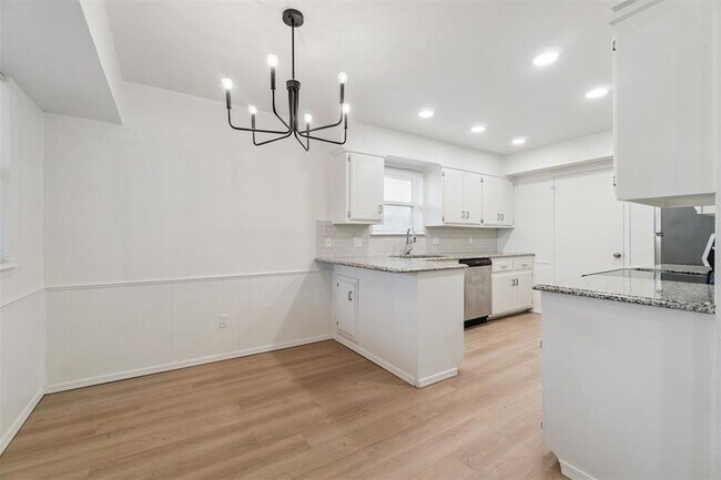 Building Photo - 1033 Mabel C Fry Blvd