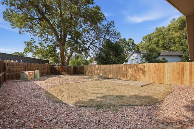Building Photo - 1201 Raven Pl