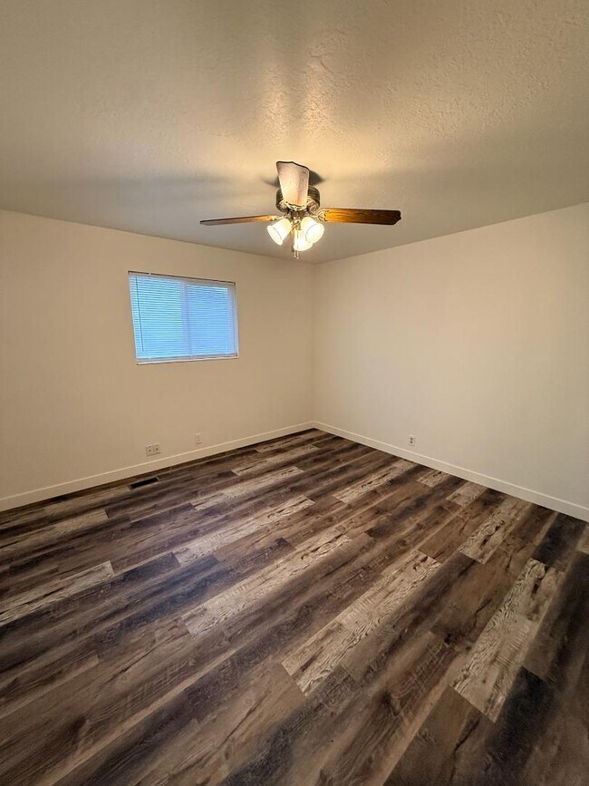 Building Photo - 633 S 1500 E