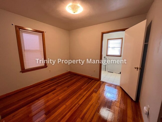 Building Photo - 2010 Hamill Ave