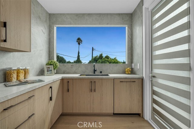 Building Photo - 430 W Kenneth Rd