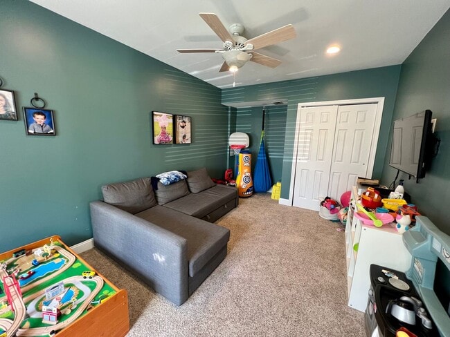 Building Photo - Beautiful 3-Bedroom Townhome on a Cul-De-Sac in Bensalem! Available January 2026!