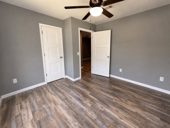 Building Photo - 40049 Back Nine Dr
