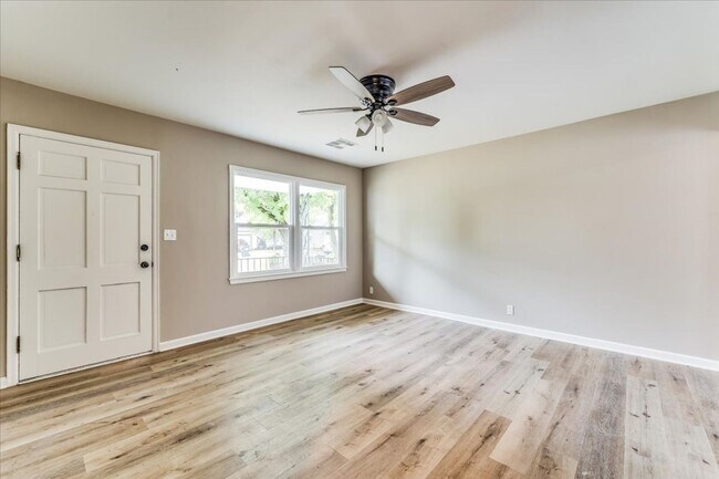 Building Photo - Cozy 2 bedroom 1 bathroom in Southeast Wichita