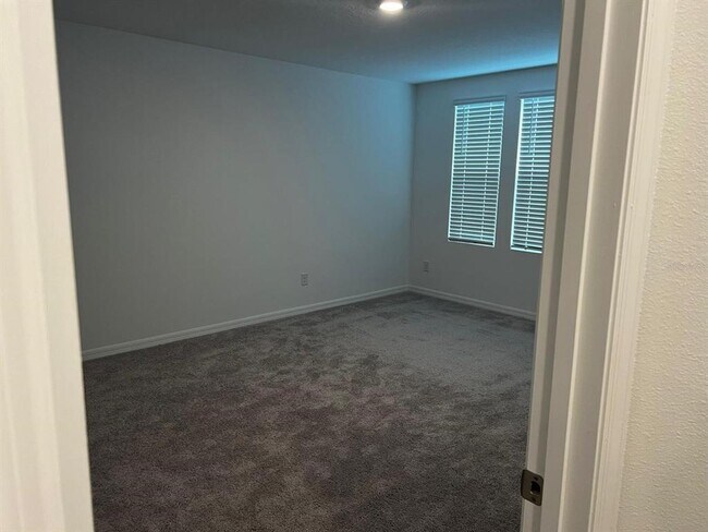 Building Photo - 741 Longboat Dr