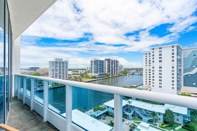 Building Photo - 715 Bayshore Dr