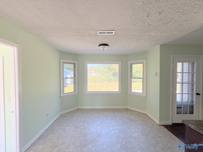 Building Photo - 158 Lewis Ln