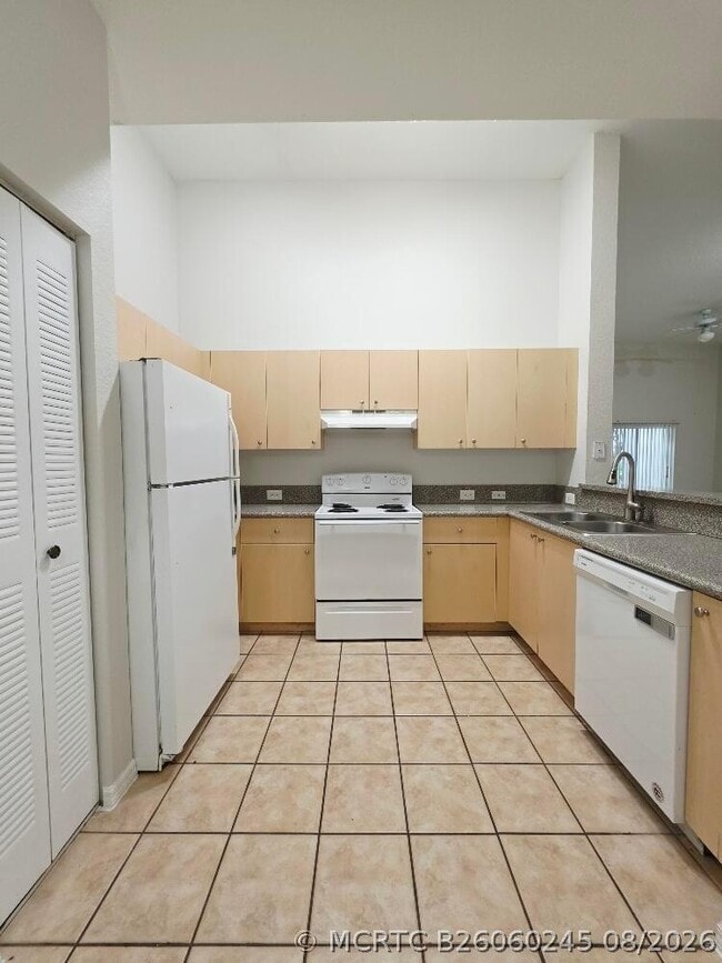 Building Photo - 260 Crestwood Cir