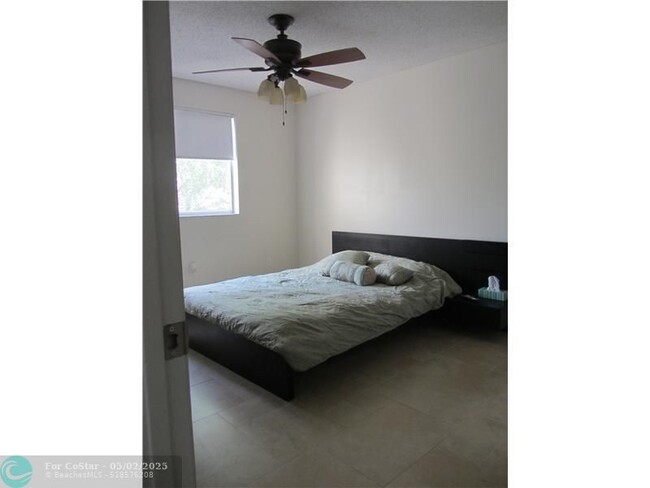 Building Photo - 2640 S University Dr