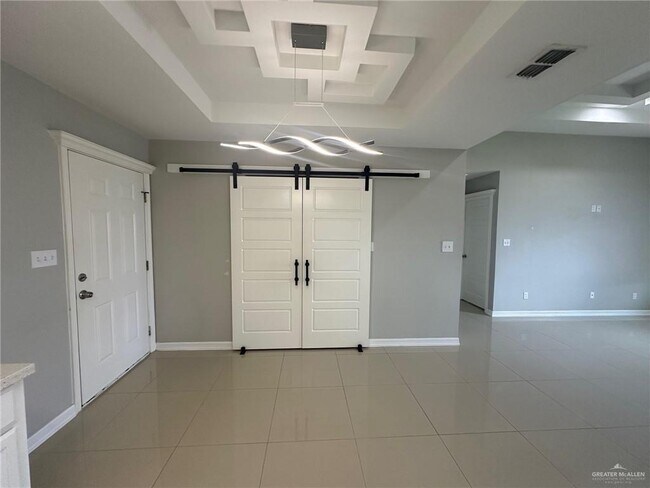 Building Photo - 827 Whitewing St