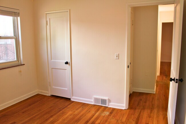 Building Photo - 3806 Gardner Ave