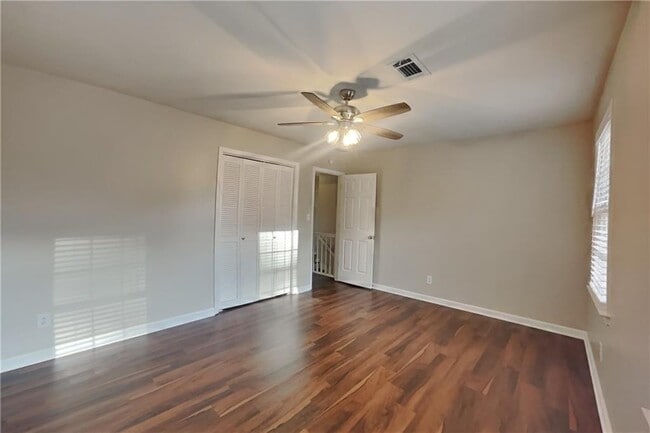 Building Photo - 506 Daisy Nash Dr SW