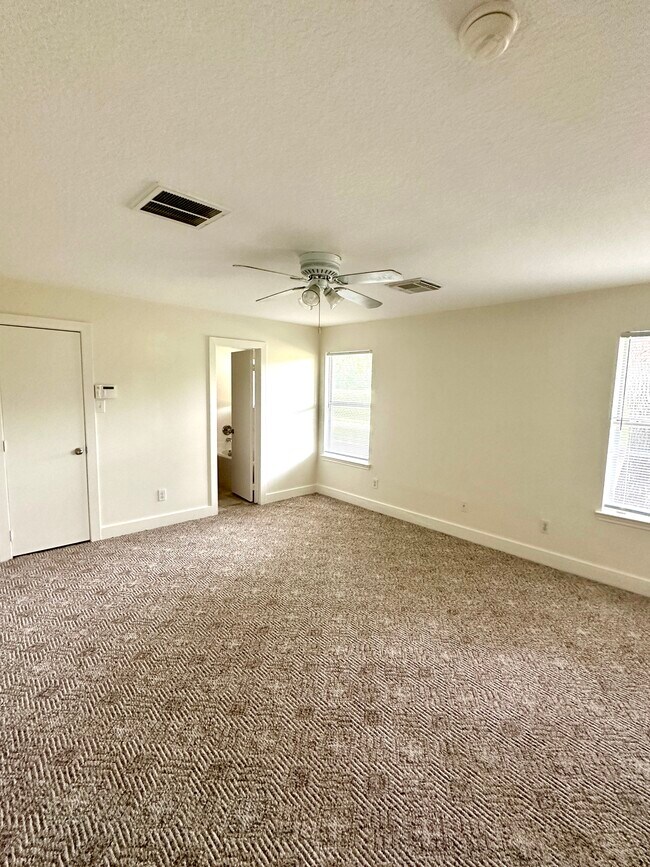 Building Photo - 3 bed 2 Bath in Sienna