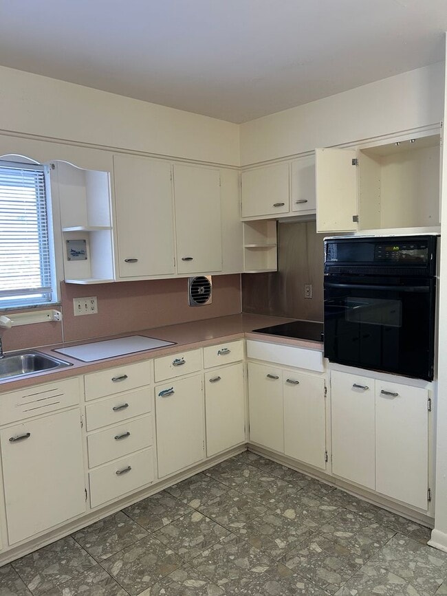 Building Photo - Lovely family home