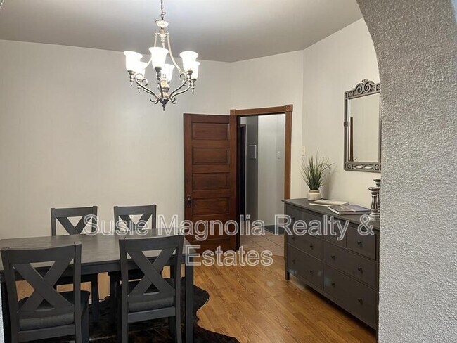 Building Photo - 736 Dover Pl