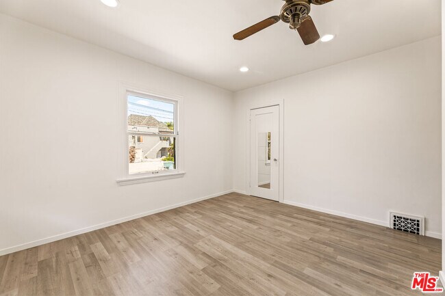 Building Photo - 423 N Orange Dr