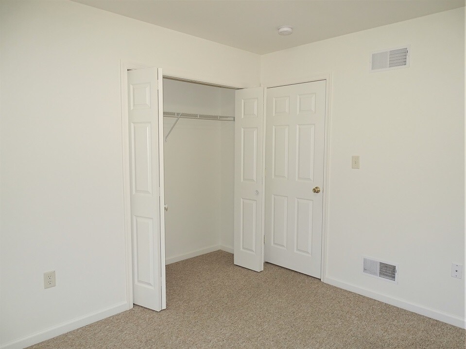 Building Photo - 144 Gable Dr