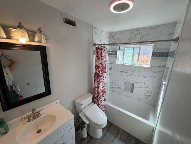Building Photo - 9152 Condesa Dr