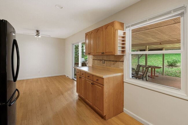 Building Photo - 3-Bedroom Home in North AVL with Studio an...