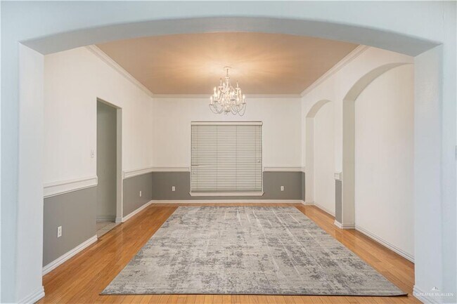 Building Photo - 31 El Jardin St