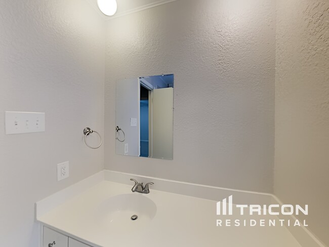 Building Photo - 1713 Brown Trail
