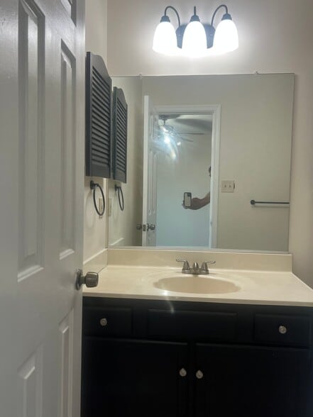 Building Photo - 705 Wagons Way