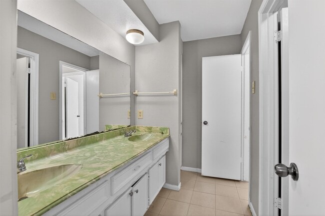 Building Photo - 406 Mistywood Dr