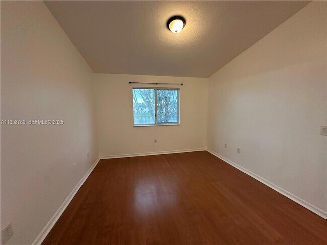 Building Photo - 1261 SE 27th St