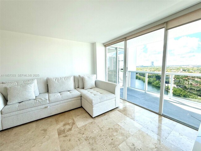 Building Photo - 20505 E Country Club Dr