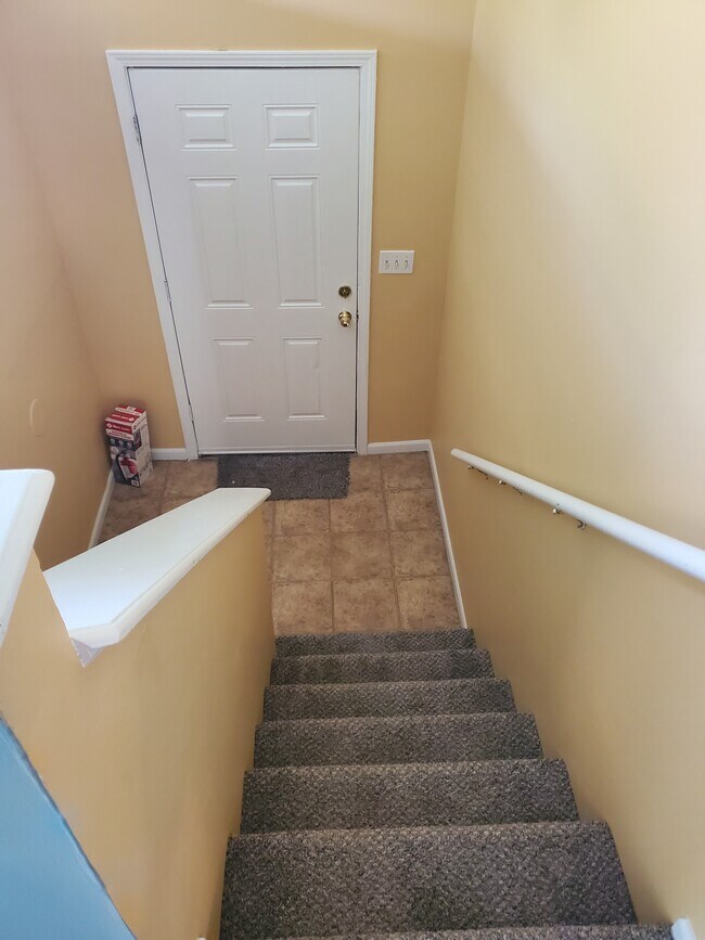 Building Photo - 1925 Heatherwood Dr